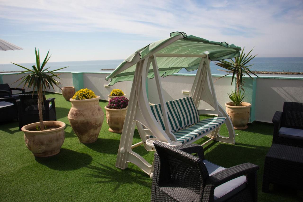 Golden Beach Hotel Tel Aviv Exterior photo